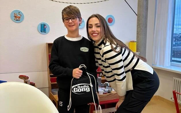  — © Moderatorin Theresa Achatz bei David im Krankenhaus