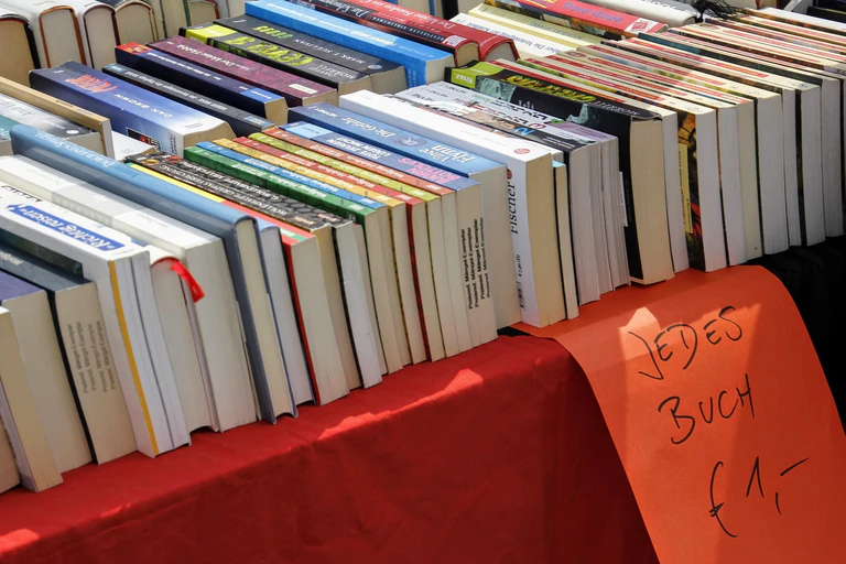 Bücher Flohmarkt — © Foto: pixabay.com