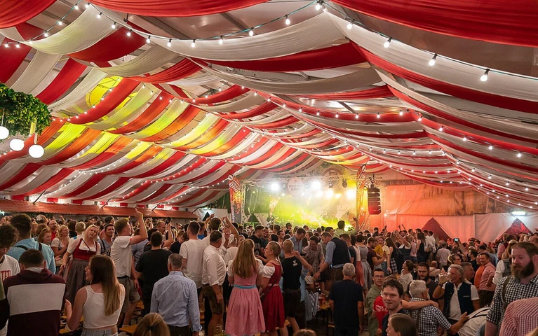 Das Festzelt auf dem Kiliani — © Foto: Funkhaus Würzburg