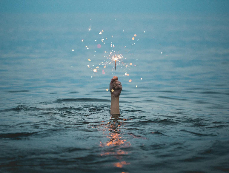  — © Bild: Kristopher Roller - unsplash.com/photos/PC_lbSSxCZE